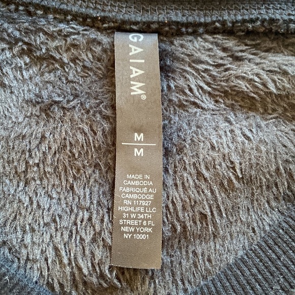 Gaiam Plush Pullover Black Size Medium - Picture 8 of 14
